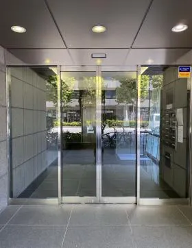 茅場町駅前ビルの外観