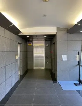 茅場町駅前ビルの外観