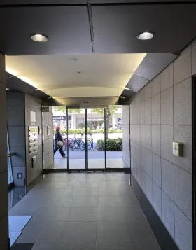 茅場町駅前ビルの外観
