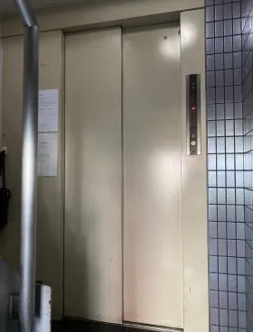 新井ビルの外観