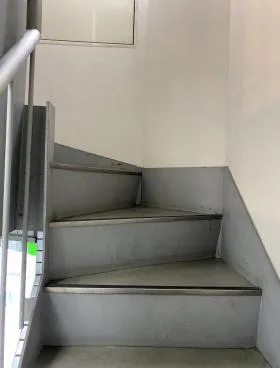 新井ビルの外観