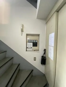 新井ビルの外観