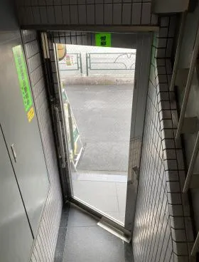 新井ビルの外観
