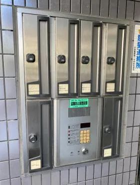 新井ビルの外観