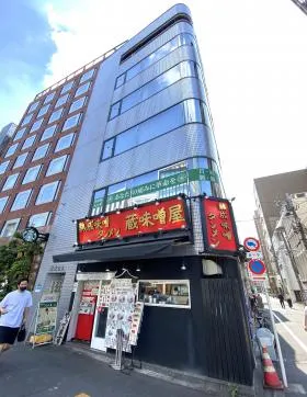 新井ビルの外観