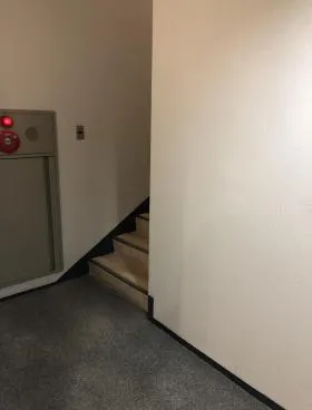 紅萌ビルの外観