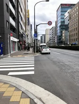 紅萌ビルの外観