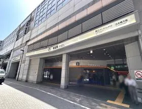 南口から出て右に進む
