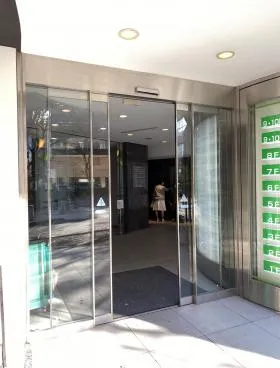 医療モール(表参道千代田内)ビルの外観