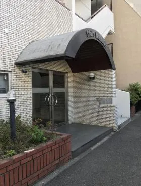 クレール八重洲通りビルの外観