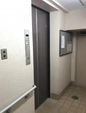 新川田所ビルの外観