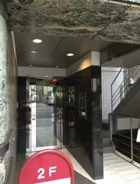 丸坂ビルの外観
