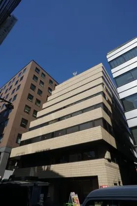共同(室町4丁目)ビルの外観