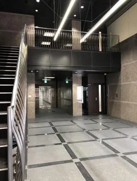 共同(室町4丁目)ビルの外観