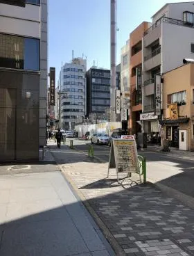 共同(室町4丁目)ビルの外観