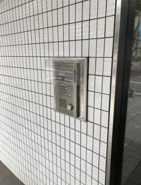 秀和新川アネックスビルの外観