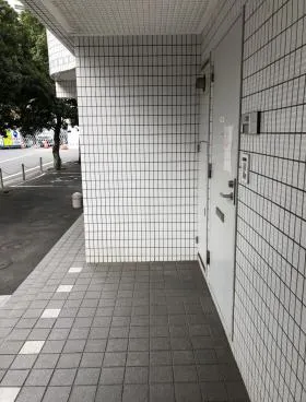 秀和新川アネックスビルの外観