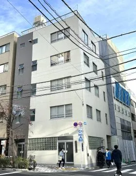 更科ビルの外観