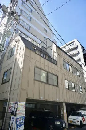 ステップ青山ビルの外観