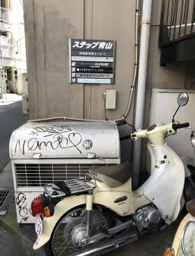 ステップ青山ビルの外観