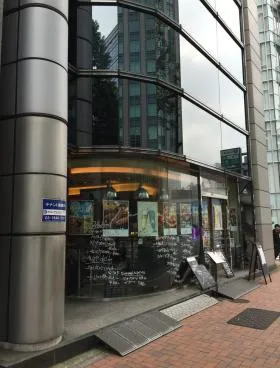 ワイ・エヌ銀座ビルの外観