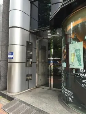 ワイ・エヌ銀座ビルの外観