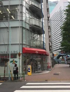 ワイ・エヌ銀座ビルの外観
