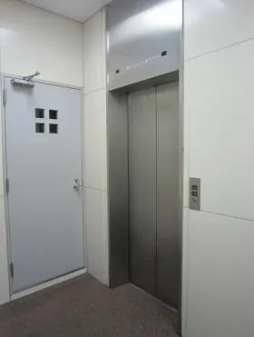 銀座リヨンビルの外観