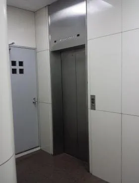 銀座リヨンビルの外観