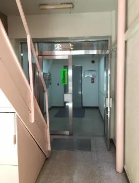 栄ビルの外観