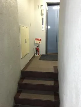 小伝馬町岩並ビルの外観