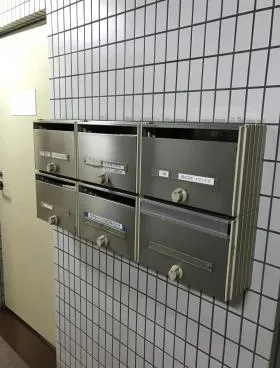 小伝馬町岩並ビルの外観