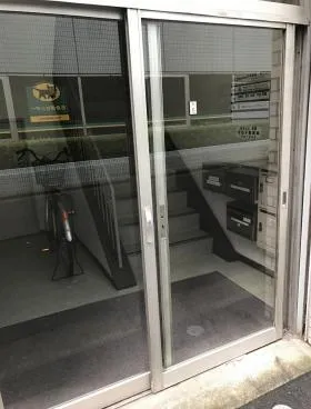 四方ビルの外観