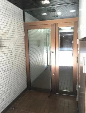 トウセン小舟町ビルの外観