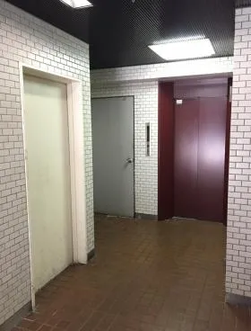 トウセン小舟町ビルの外観