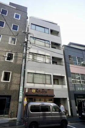 トウセン小舟町ビルの外観