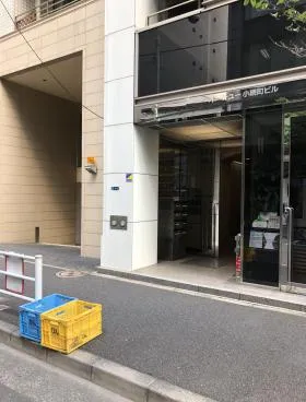 オーチュー小網町ビルの外観