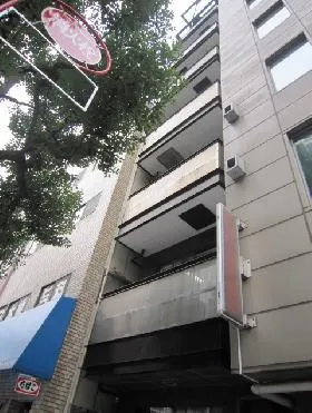 油商会館ビルの外観