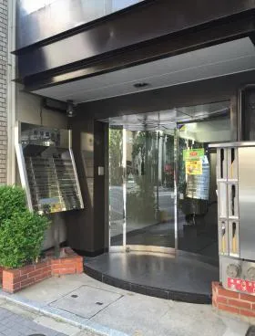 油商会館ビルの外観