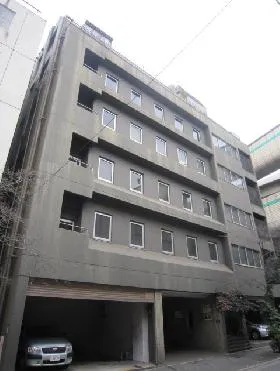 絹川ビルの外観