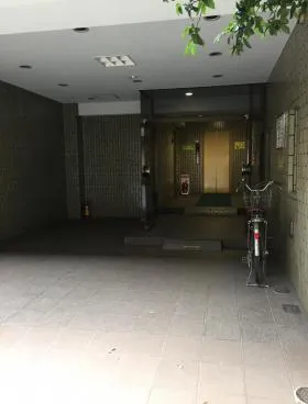 絹川ビルの外観