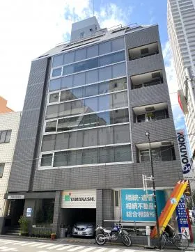 ヤマナシビルの外観