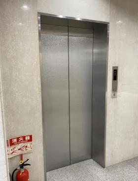 氷川パークビルの外観