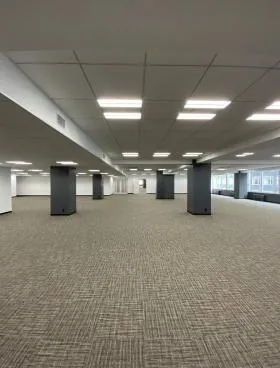 新国際ビルの外観