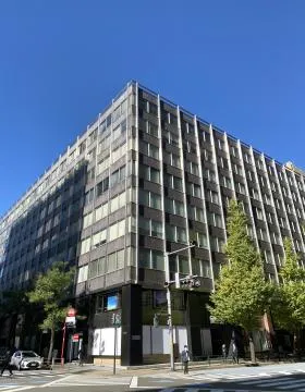 新国際ビルの外観