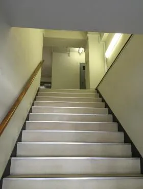 甲東ビルの外観