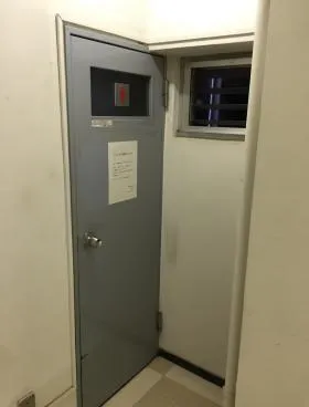 甲東ビルの外観