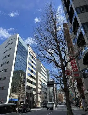 安達ビルの外観