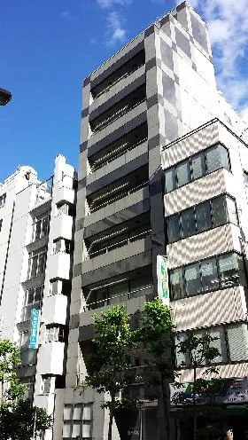 トリヤスビルの外観