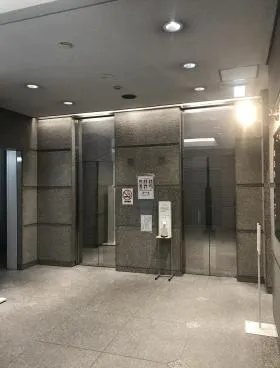 新富町ビルの外観